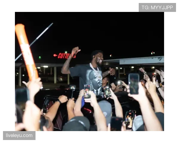 山东泰山夺冠盛典点燃球迷热情，团结共庆荣耀时刻