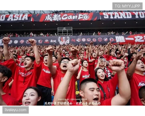 恰尔汗奥卢展现卓越技术与足球智慧，助力球队全力冲击冠军荣耀