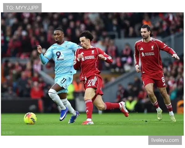 曼城领跑英超积分榜，利物浦状态回升紧追不舍