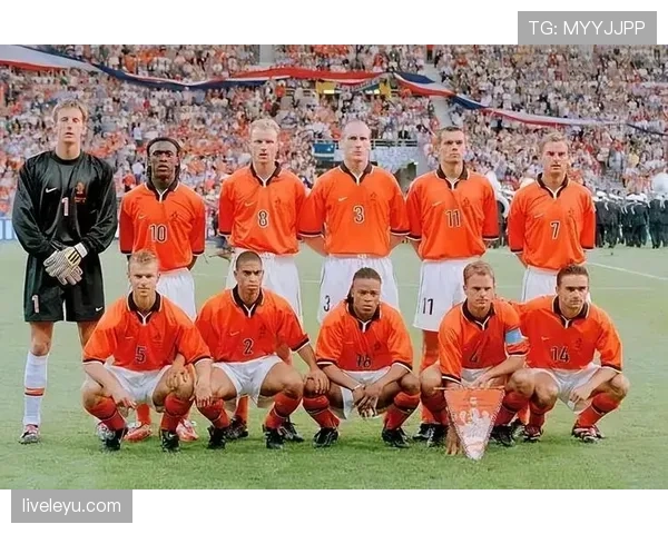 重温辉煌时刻:法国98世界杯冠军阵容至今仍引发广泛关注 重温辉煌时刻:法国98世界杯冠军阵容至今仍引发广泛关注