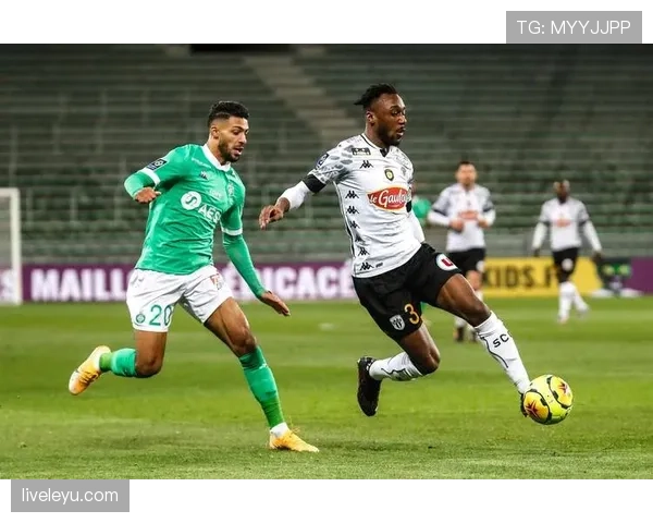 圣埃蒂安新逼抢体系显成效,战术革新助推球队状态稳步回升 圣埃蒂安新逼抢体系显成效,战术革新助推球队状态稳步回升