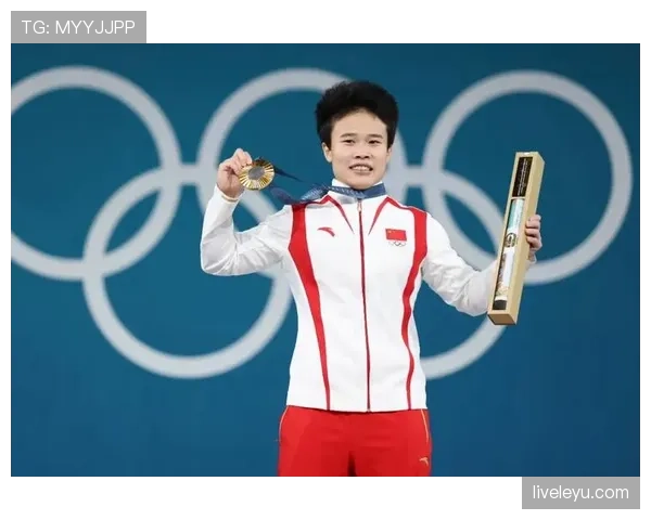 侯志慧赛场上像风，家里竟然这样慵懒，感觉隔着屏幕都睡着了